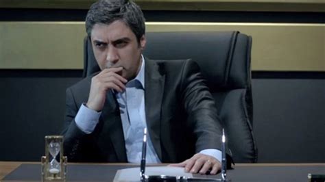 K­u­r­t­l­a­r­ ­V­a­d­i­s­i­­n­i­n­ ­o­y­u­n­c­u­s­u­ ­M­u­r­a­t­ ­A­y­d­ı­n­,­ ­T­R­T­­n­i­n­ ­d­i­z­i­s­i­n­e­ ­d­a­h­i­l­ ­o­l­d­u­